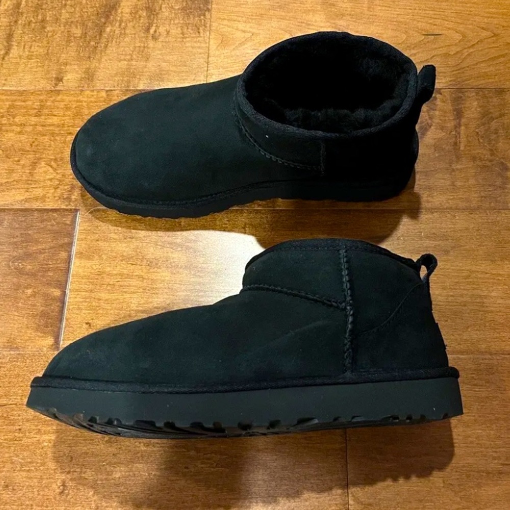 UGG CLASSIC ULTRA MINI BLACK SUEDE SHEARLING ANKLE BOOTS WOMEN US 10 EU 41 NIB